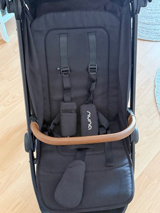 Silla de Paseo Ligera NunaTRVL solo usada un vuelo