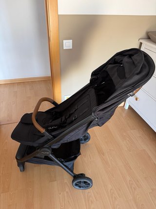 Silla de Paseo Ligera NunaTRVL solo usada un vuelo