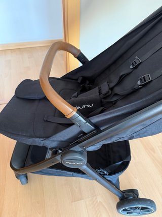 Silla de Paseo Ligera NunaTRVL solo usada un vuelo