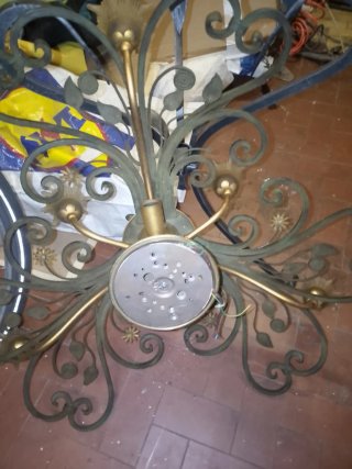 Lampadario ferro battuto e ottone