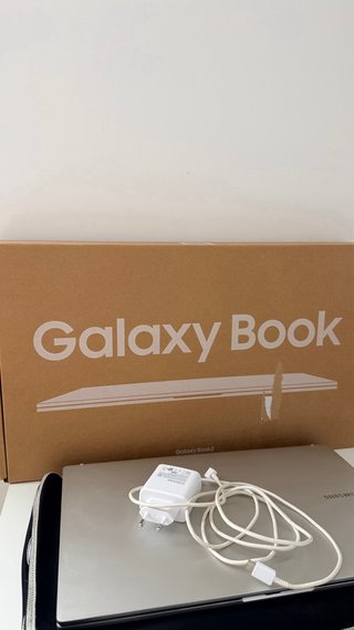Samsung Galaxy Book 2 Portátil Plata.