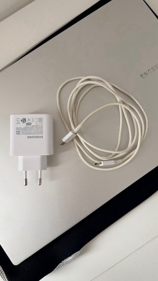 Samsung Galaxy Book 2 Portátil Plata.