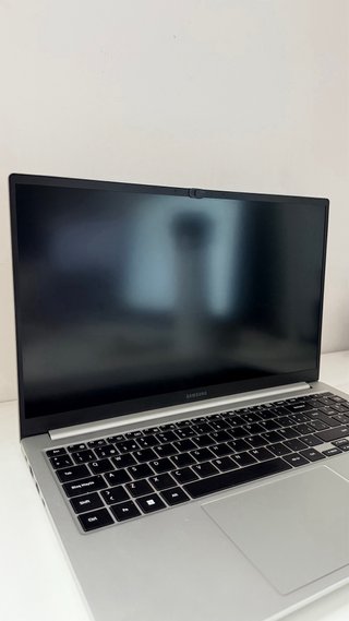 Samsung Galaxy Book 2 Portátil Plata.