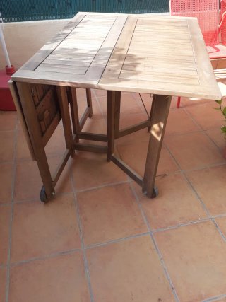 Mesa y sillas plegables madera exterior