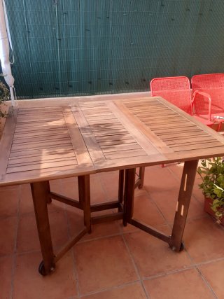 Mesa y sillas plegables madera exterior
