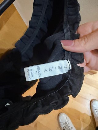 Top negro manga larga hombros descubiertos