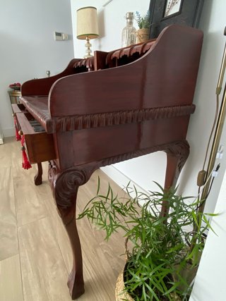 Escritorio artesanal de época madera maciza.