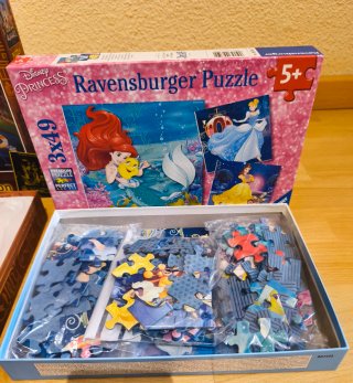 Puzzle Mummies 300 piezas y Disney 49 piezas