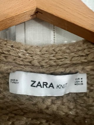 Chaqueta larga Zara beige trenzada