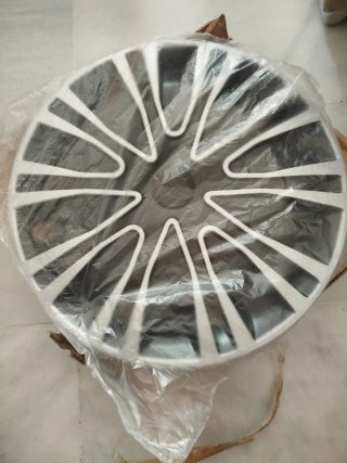 1 Tapacubos 14" Negro y Plata Nuevo