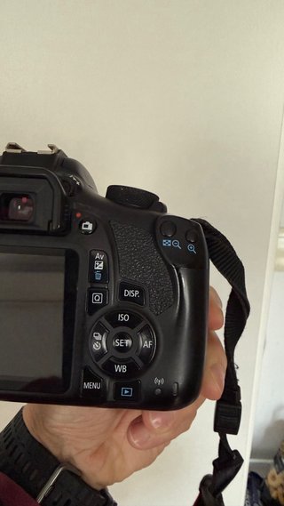 Canon EOS 1300D + Objetivo EF-S 18-55mm