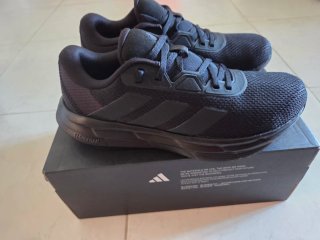 Adidas Galaxy 7 sneakers nere