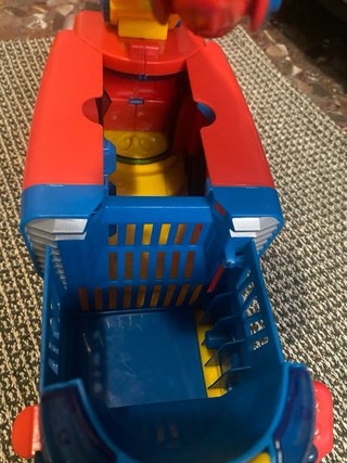 Camión Superthings con figuras