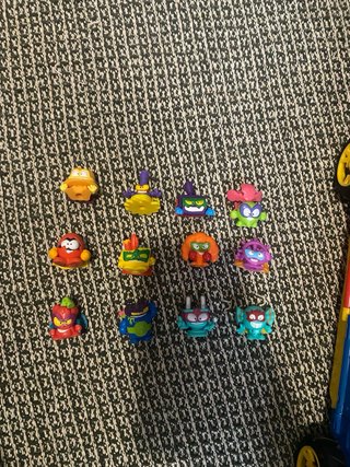 Camión Superthings con figuras