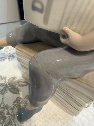 Escultura Lladró Niño con Periódico