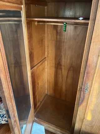 Armario antiguo de madera