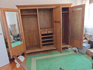 Armario antiguo de madera