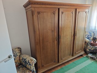 Armario antiguo de madera