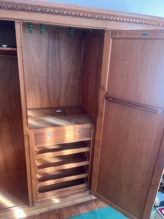 Armario antiguo de madera