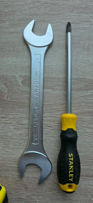 Llave fija 24 y destornillador Stanley nuevo