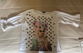 Camiseta Denny Rose Estampado Corazones y Mujer