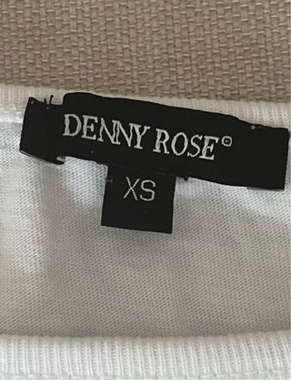 Camiseta Denny Rose Estampado Corazones y Mujer
