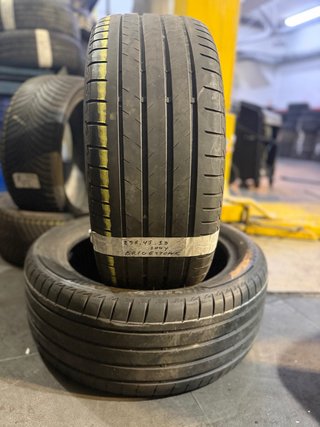 Neumático Bridgestone 235/45 R19
