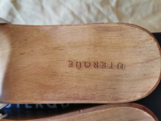 Sandalias Uterqüe blancas y doradas