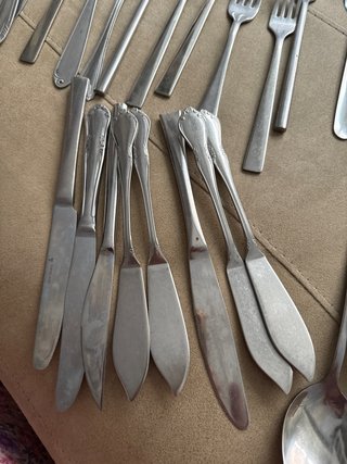 Set de cubiertos metálicos plateados
