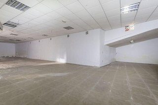 Local comercial en venta en Baza