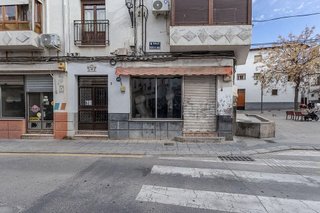 Local comercial en venta en Baza