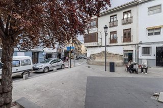 Local comercial en venta en Baza