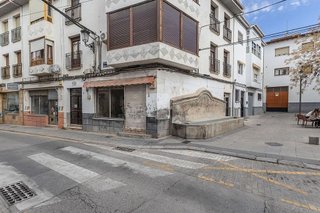Local comercial en venta en Baza