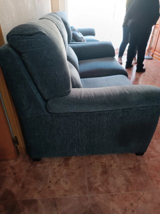 2 Sofás gris de tela,uno de 3 plazas y otro de 2