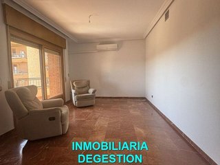 Piso en alquiler en Linares