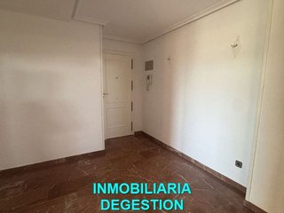 Piso en alquiler en Linares