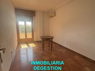 Piso en alquiler en Linares