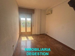 Piso en alquiler en Linares
