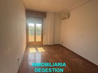 Piso en alquiler en Linares
