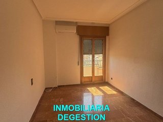 Piso en alquiler en Linares