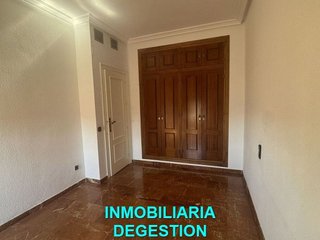 Piso en alquiler en Linares