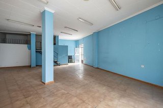 Local comercial en venta en Baza