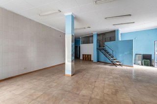 Local comercial en venta en Baza