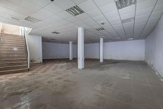 Local comercial en venta en Baza