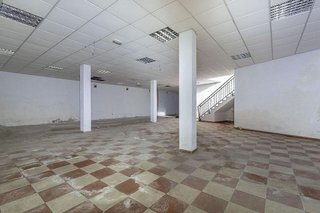 Local comercial en venta en Baza