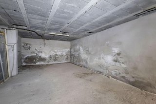 Local comercial en venta en Baza