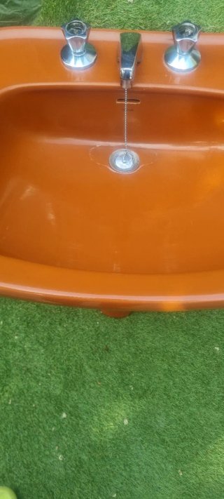 Lavabo de cerámica marrón