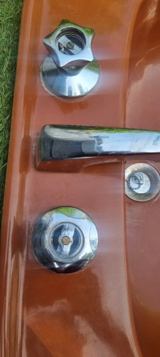 Lavabo de cerámica marrón