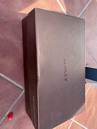 Sandalias Audley tacón beige, negro, gris de piel