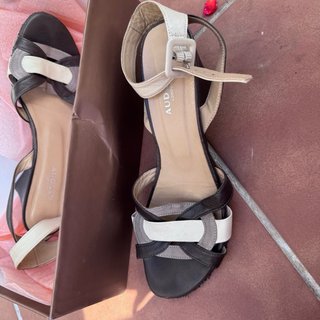 Sandalias Audley tacón beige, negro, gris de piel